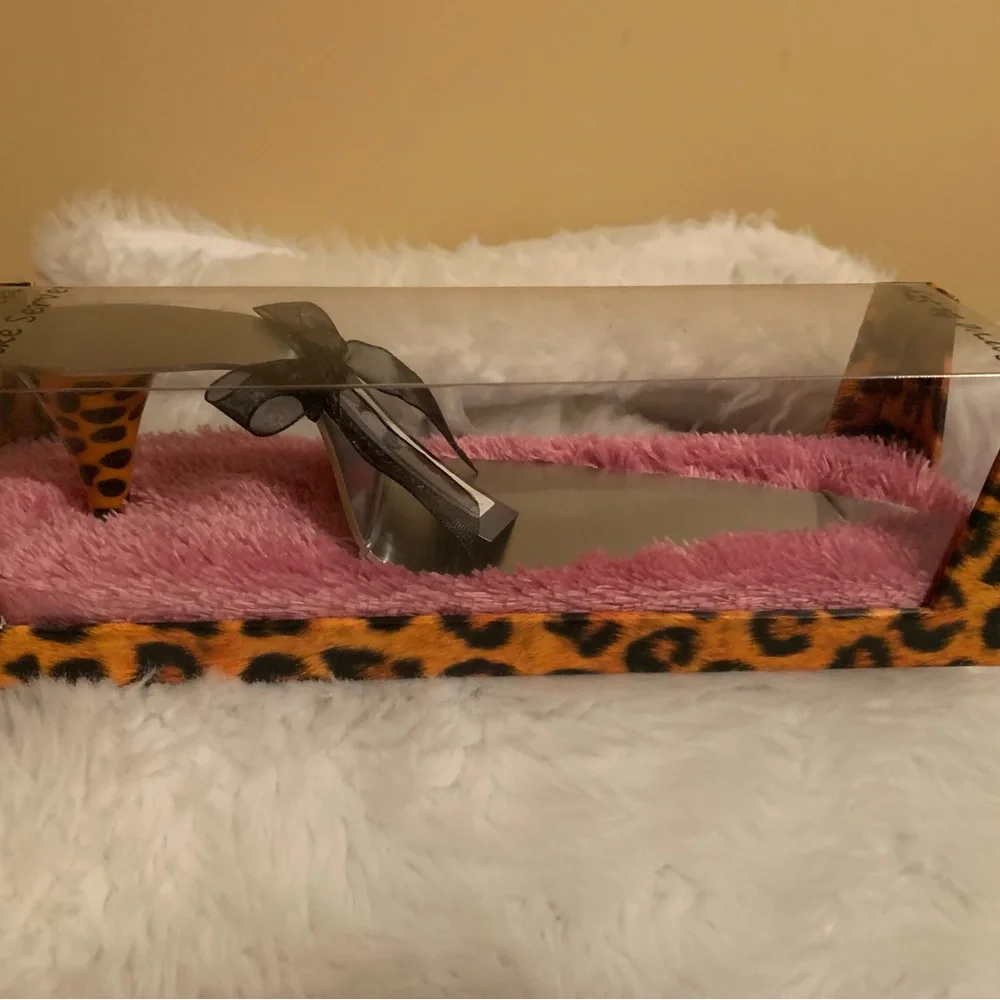 WILD EYE DESIGNS leopard, print, high heel stiletto cake server NIB NWT